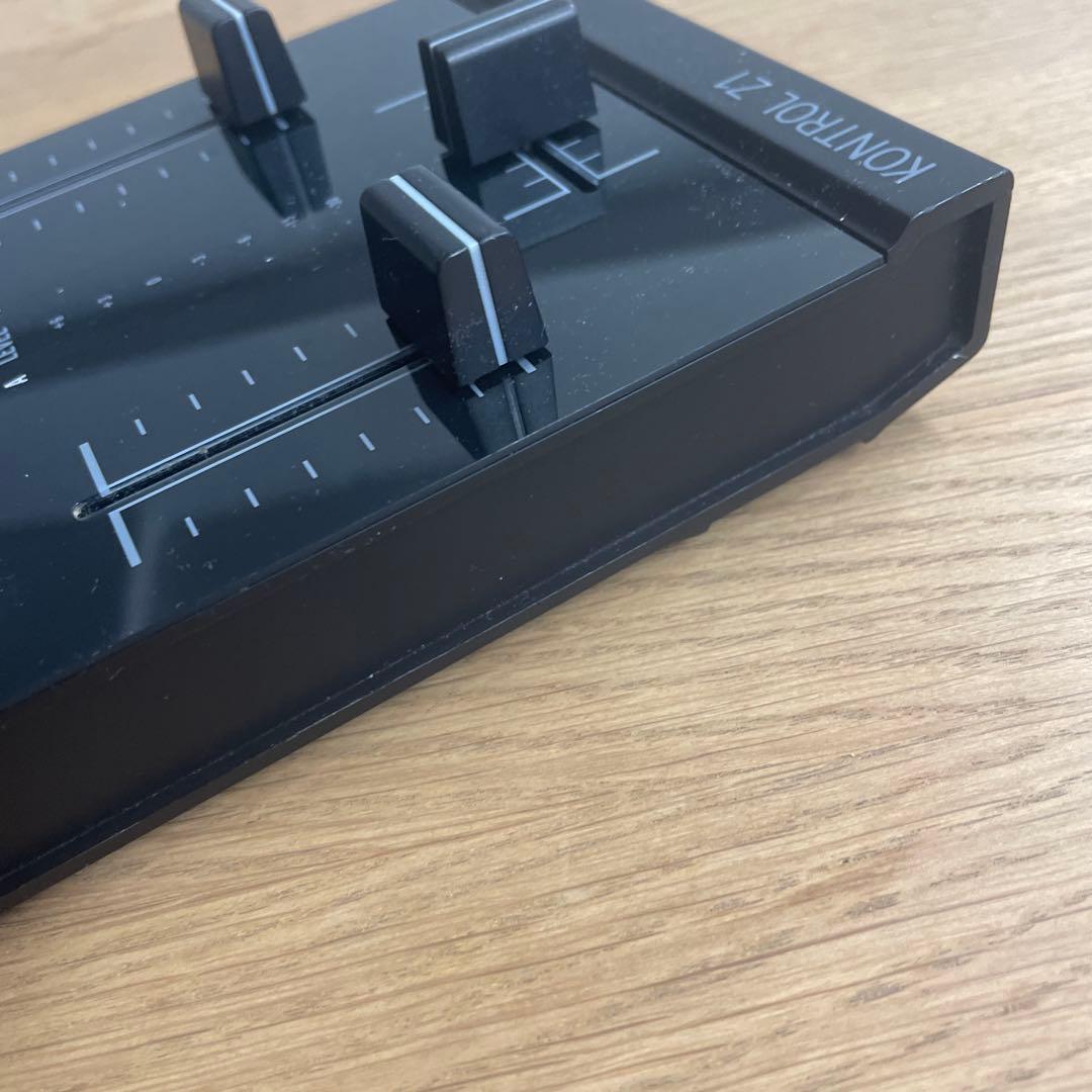 TRAKTOR KONTROL Z1 DJコントローラー