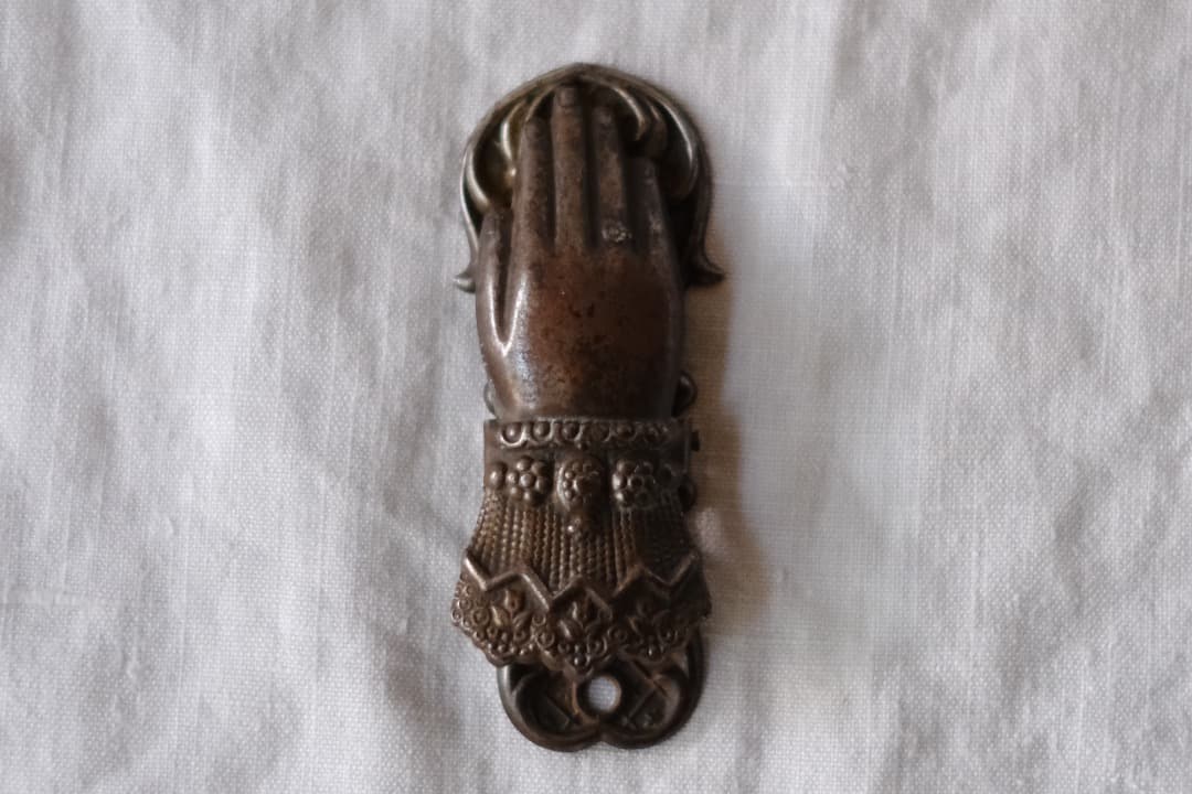 フランスアンティーク｜魔除けのハンドクリップ