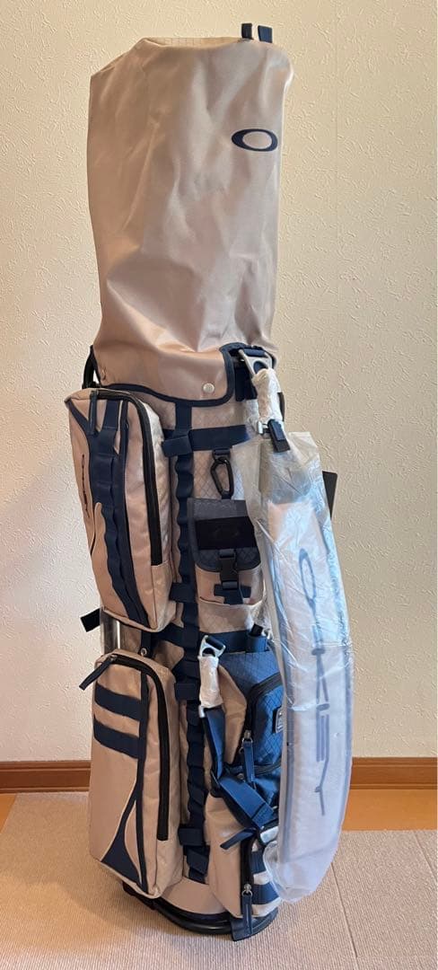 OAKLEY スタンド式ゴルフバッグ 9.5型 47インチ クリーム/ネイビー