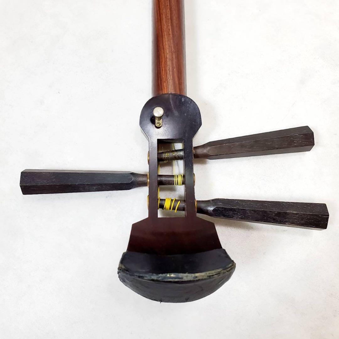 ジャンク 津軽三味線 東さわり 丸打胴 犬皮 中棹 紫檀 三つ折り ハードケース