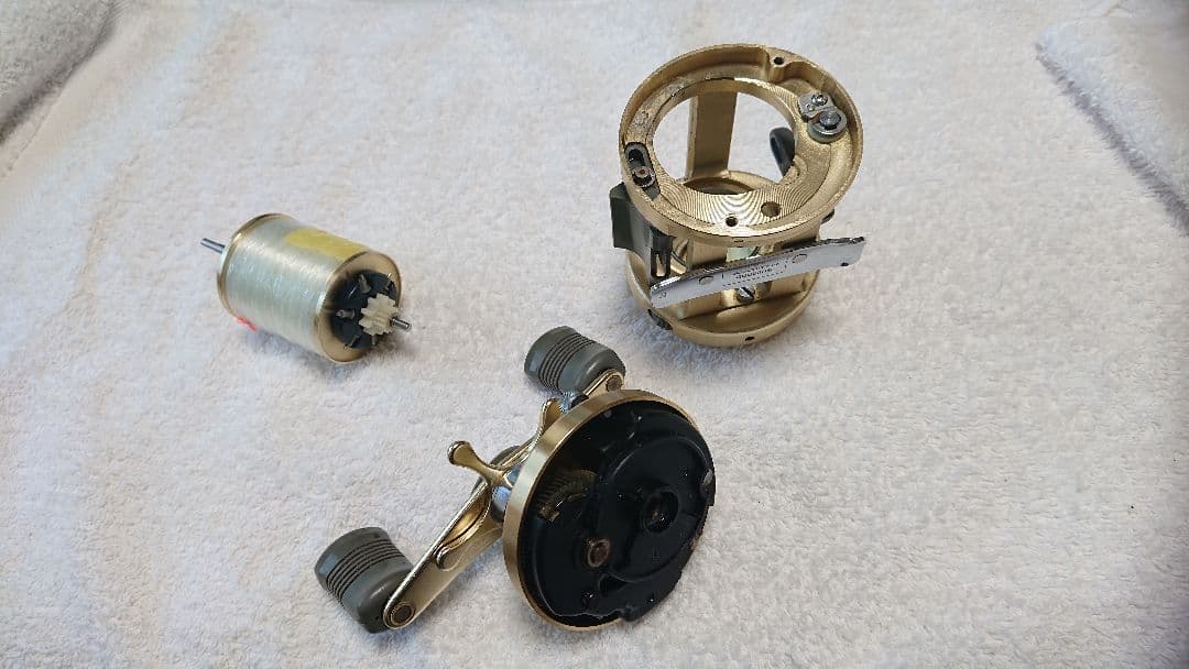 yasunakaシマノ　ベイトリール　カルカッタ400