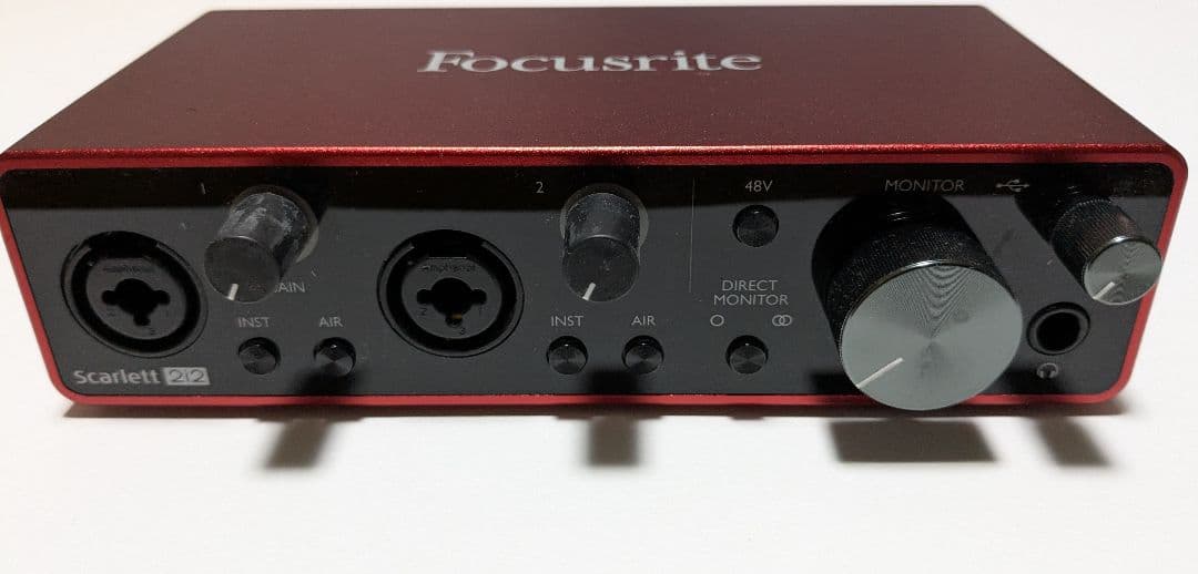 Focusrite オーディオインターフェース Scarlet　2i2 赤