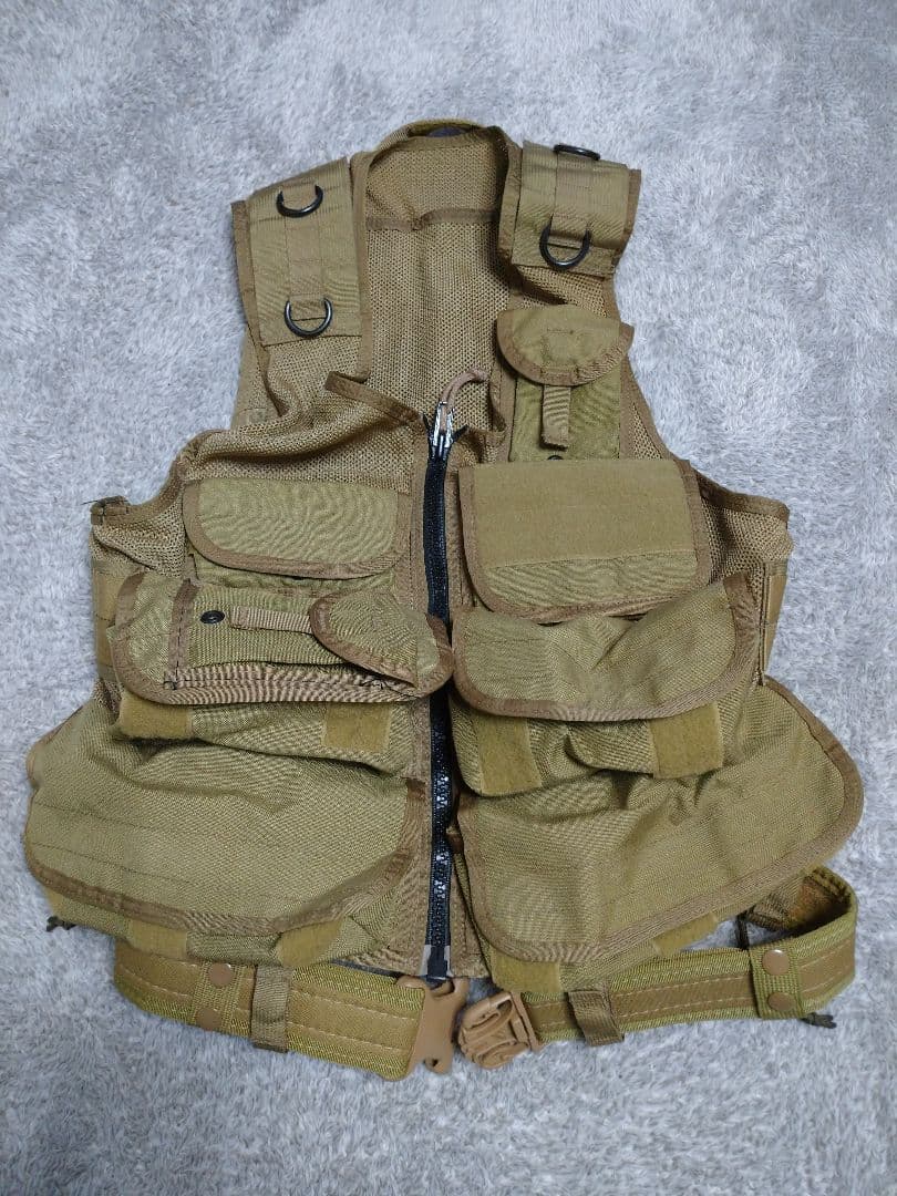 米イーグル社 衛生兵向きタクティカルベスト モール装備 USMCポーチ付き