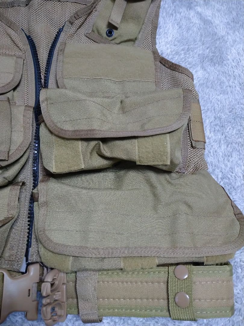 米イーグル社 衛生兵向きタクティカルベスト モール装備 USMCポーチ付き