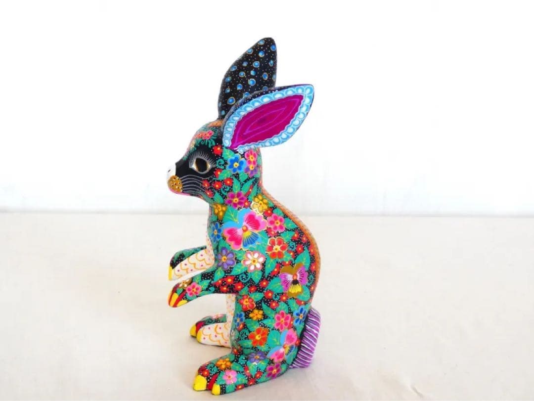 アレブリヘ　メキシコ　ウッドカービング　 『花祭りのウサギ』