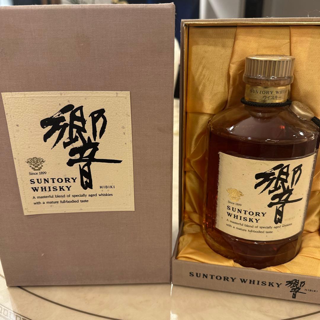 サントリー ウイスキー 響 700ml 箱入り　1899年古酒