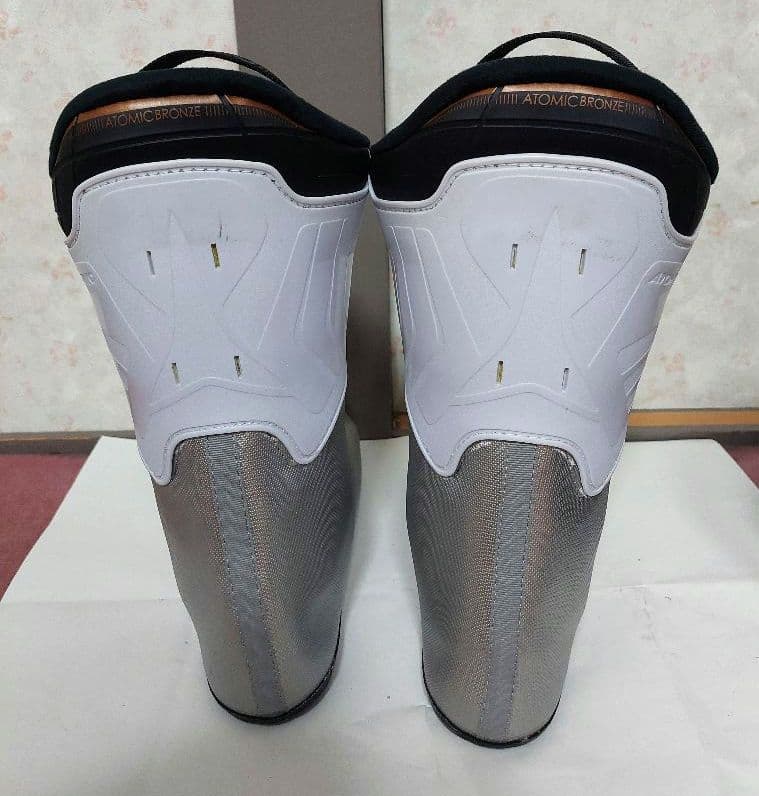 美品ATOMIC LIVEFIT70 スキー ブーツ スキー靴 27.5cm