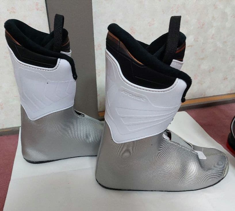 美品ATOMIC LIVEFIT70 スキー ブーツ スキー靴 27.5cm