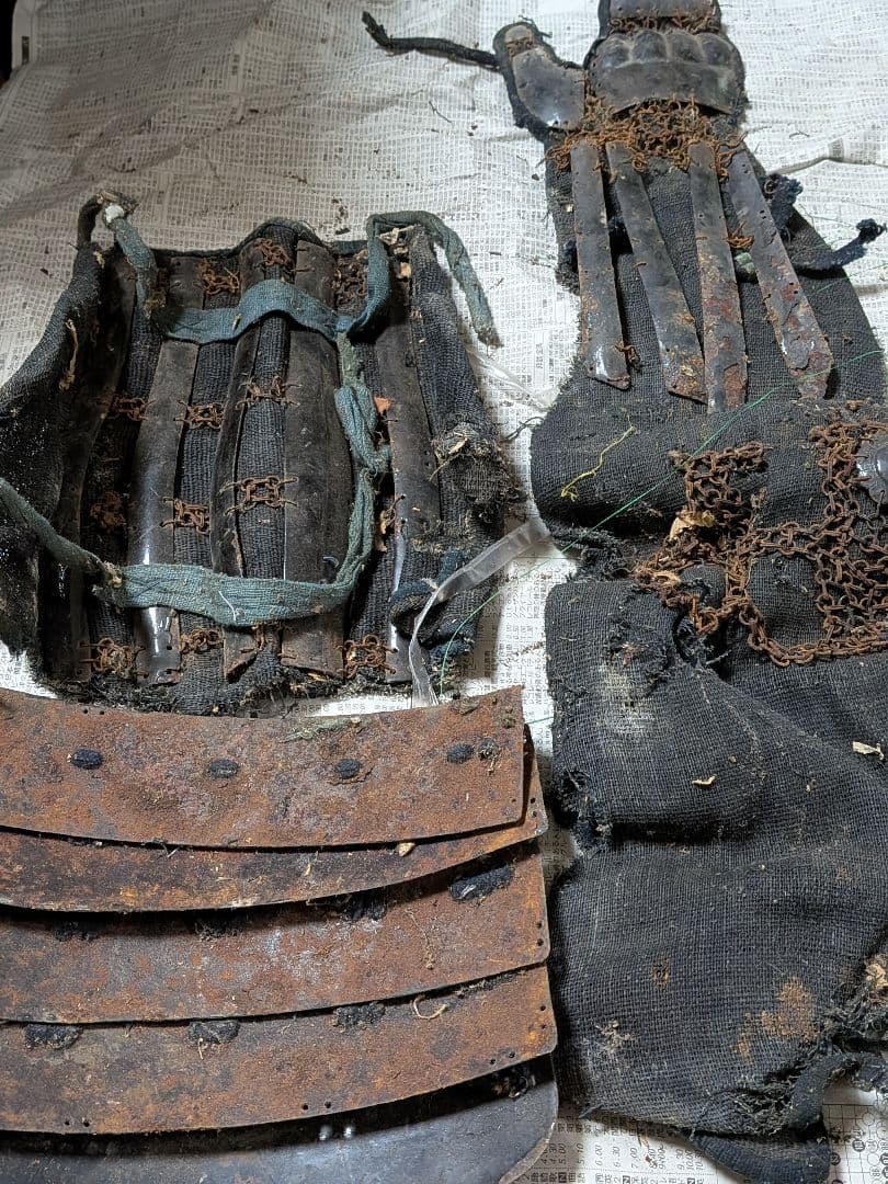 時代本歌武具合戦残骸シリーズ鉄地片袖籠手脛当凄まじい迫力当時物コレクション