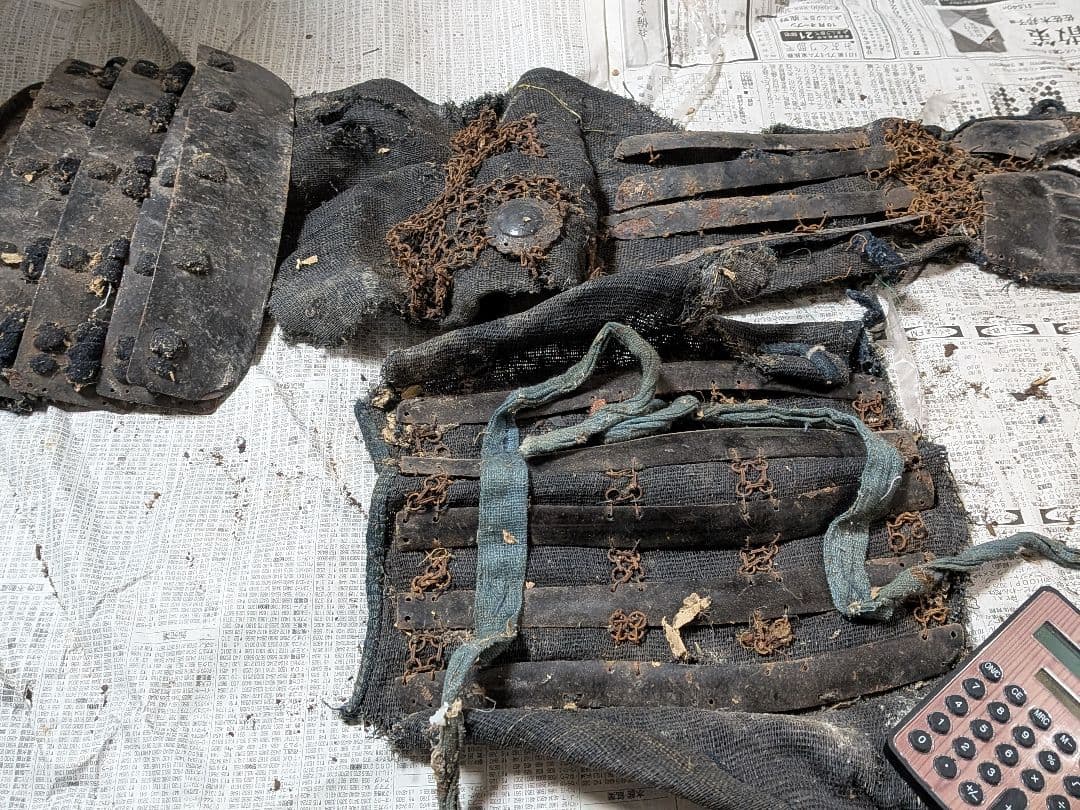 時代本歌武具合戦残骸シリーズ鉄地片袖籠手脛当凄まじい迫力当時物コレクション