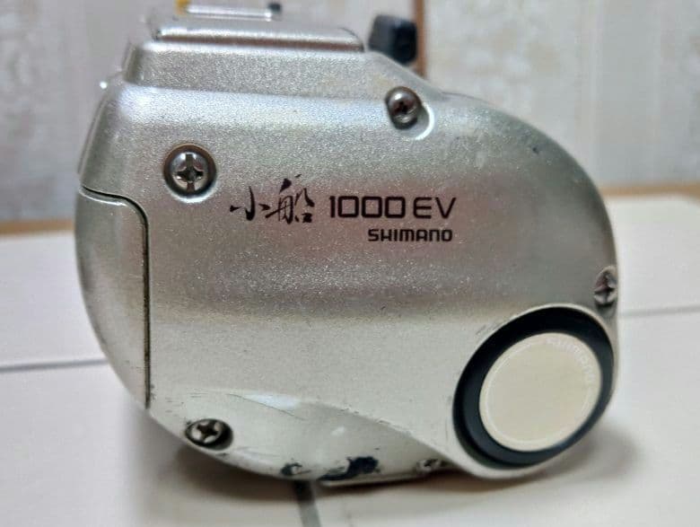 【初売り最終】シマノ 電動リール3000H(破損有) &1000EV ＋竿置き