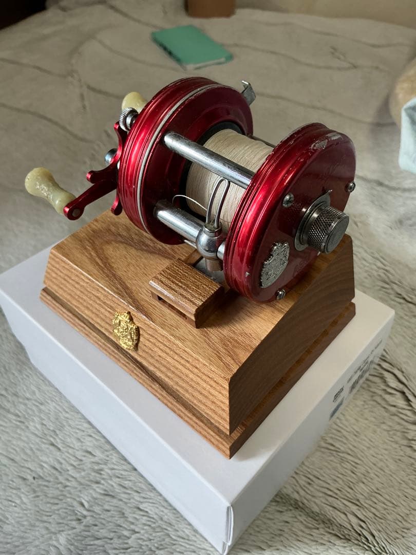 ABU ウッドディスプレイ 　ナチュラル 右巻き　ほぼ新品