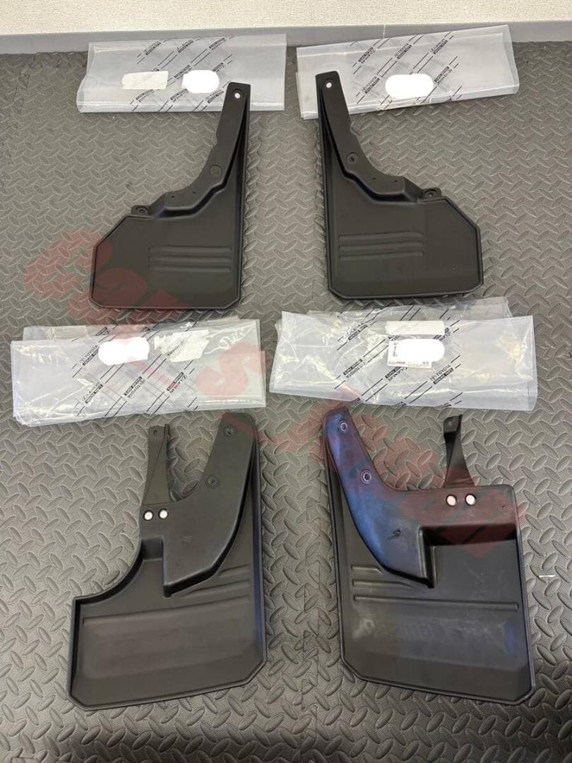 新品未使用トヨタ純正 70 ランドクルーザー プラド マッドガード