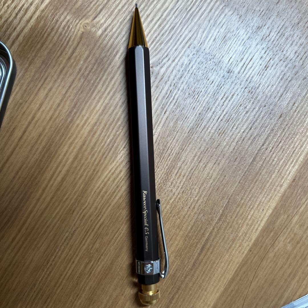 伊東屋限定　カヴェコスペシャルオリーブブラウン0.5mm