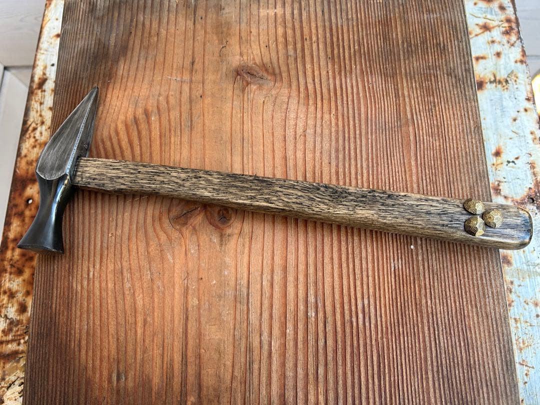 船手玄翁　墨入樫　亀鋲グリップ