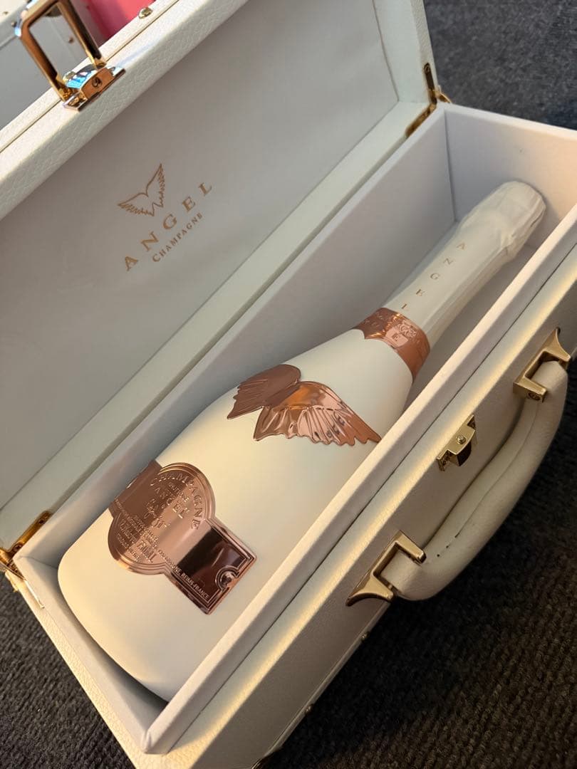 エンジェルシャンパン ホワイト　未開栓①