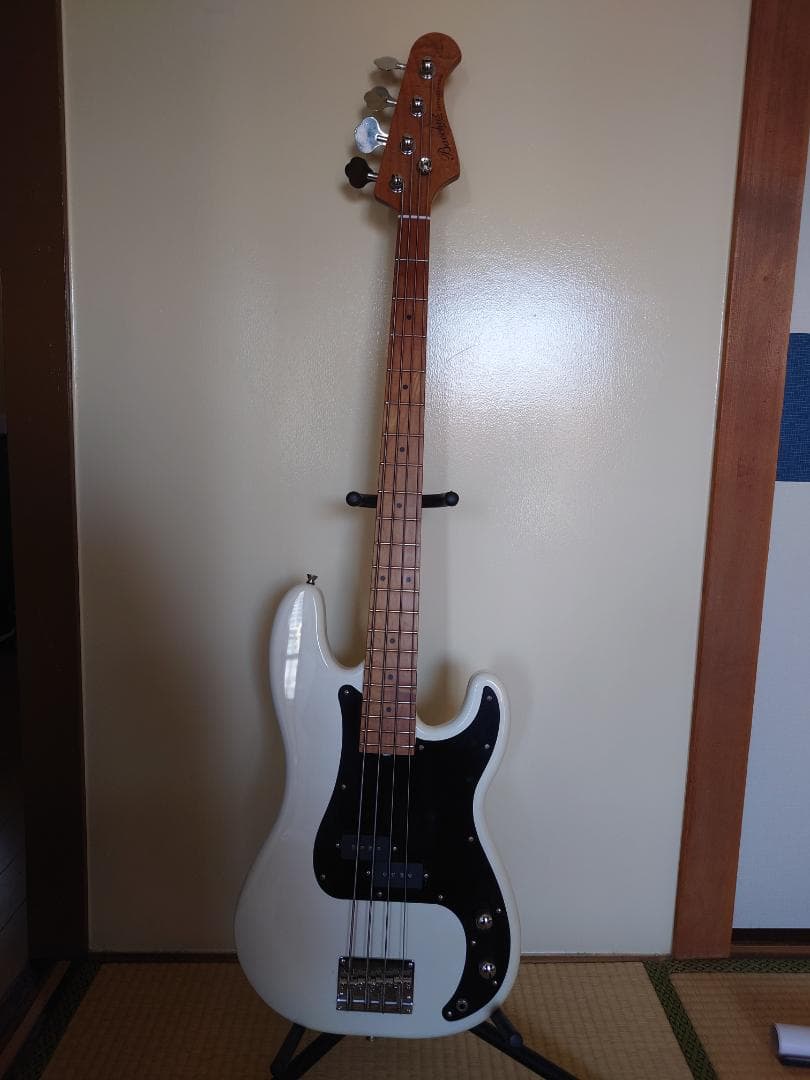 Bacchus BPB-1DX RSM/M ホワイト エレキベース