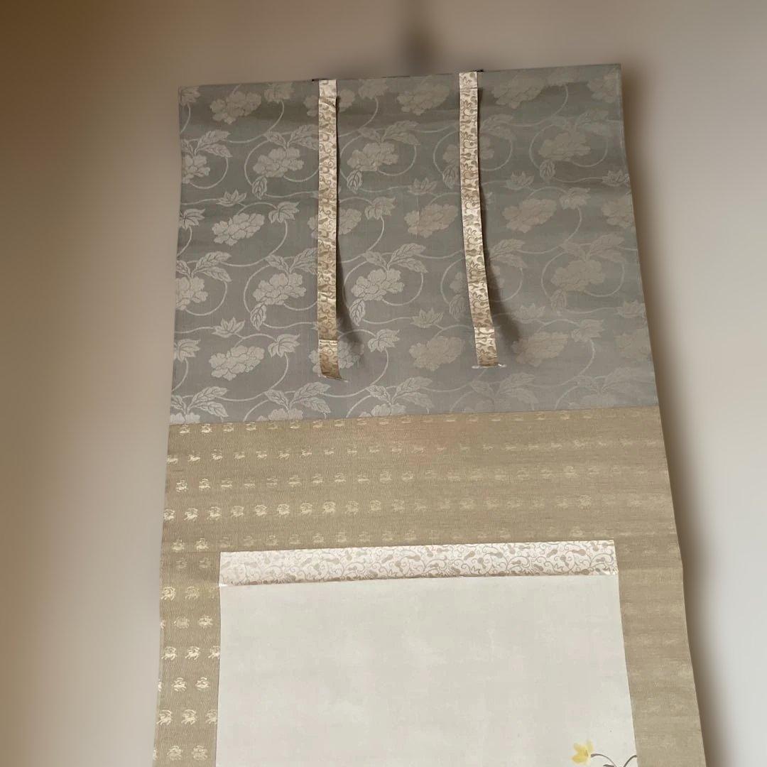 2軸セット　「しだれ桜」　「花と鳥」の掛軸 木製収納箱付き　山梨県の画家