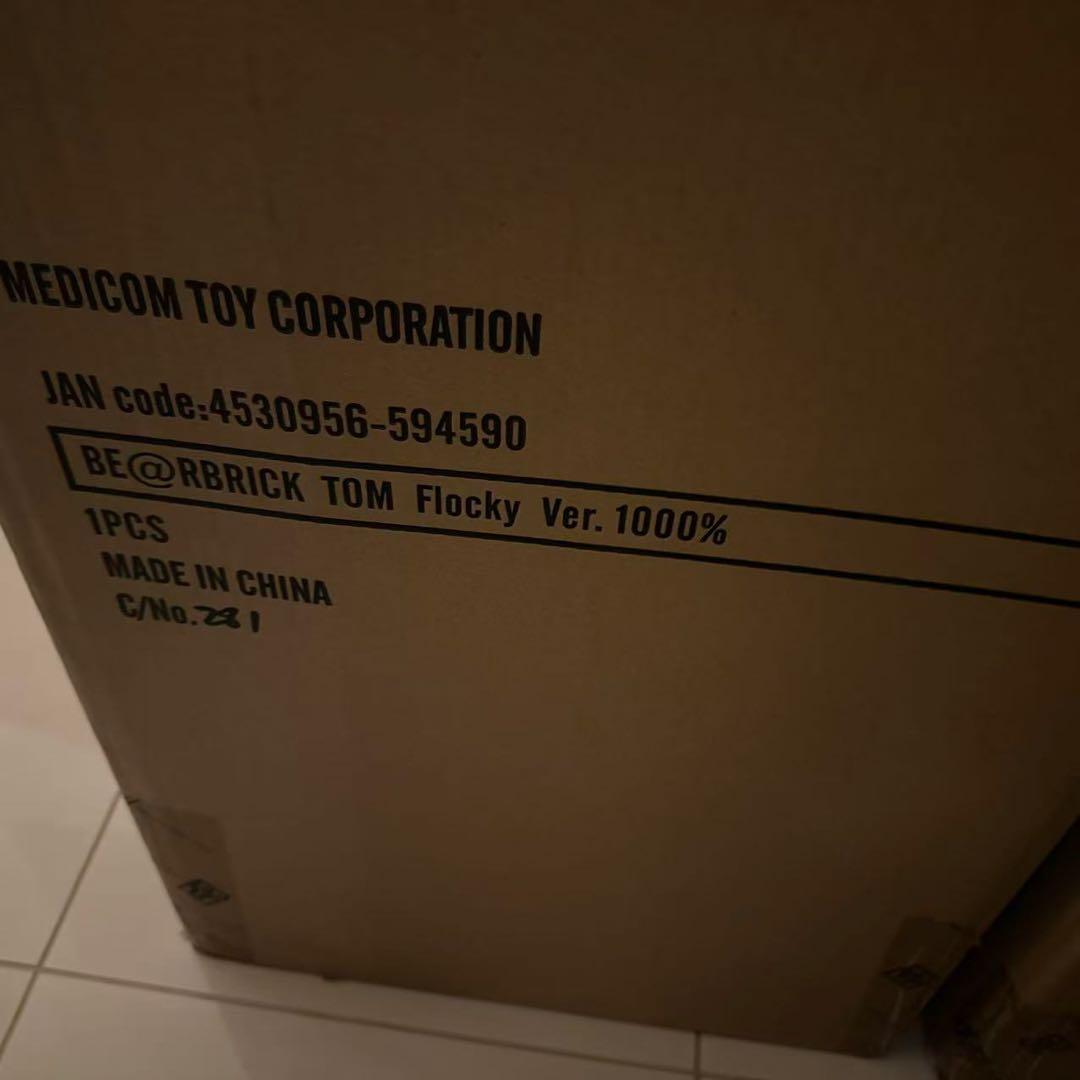 ベアブリック トム フロッキー 1000％新品、未使用