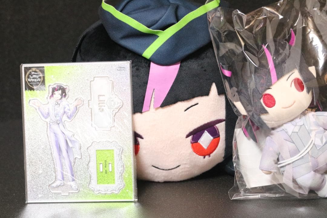 ツイステ　リリア　D100　きみとふれんず 寝そべりぬいぐるみ　アクリルスタンド