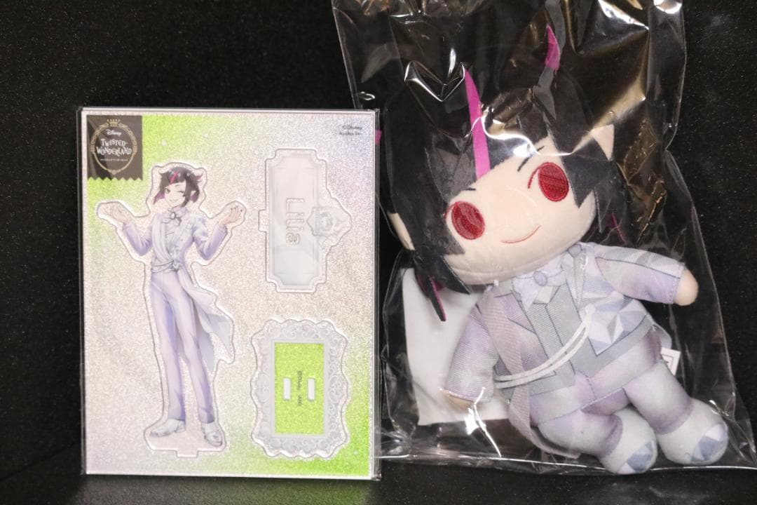 ツイステ　リリア　D100　きみとふれんず 寝そべりぬいぐるみ　アクリルスタンド