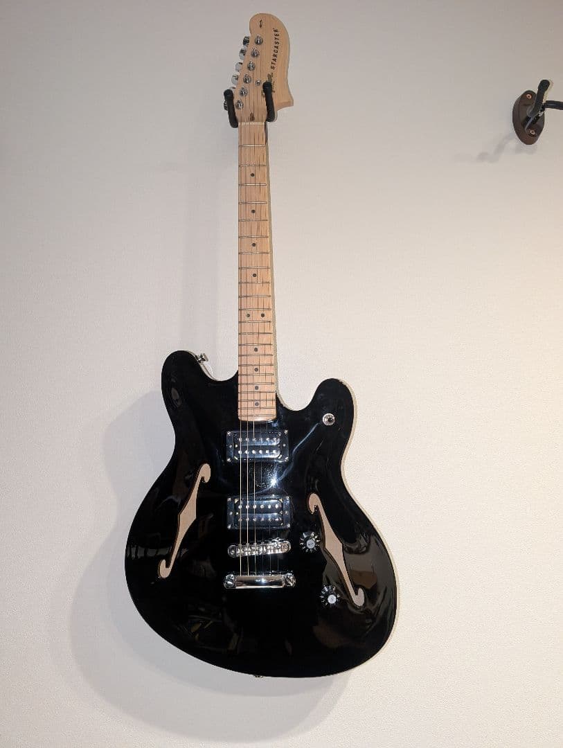 セミアコ　Squier Starcaster ブラック