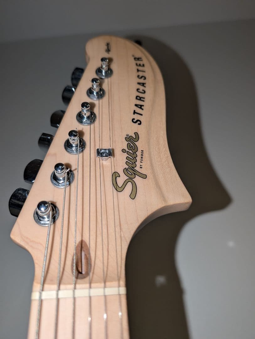 セミアコ　Squier Starcaster ブラック