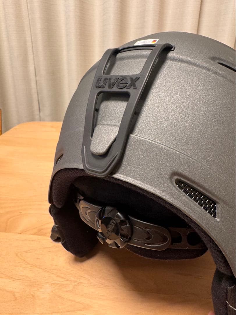 UVEX ヘルメット　スキー　スノボード