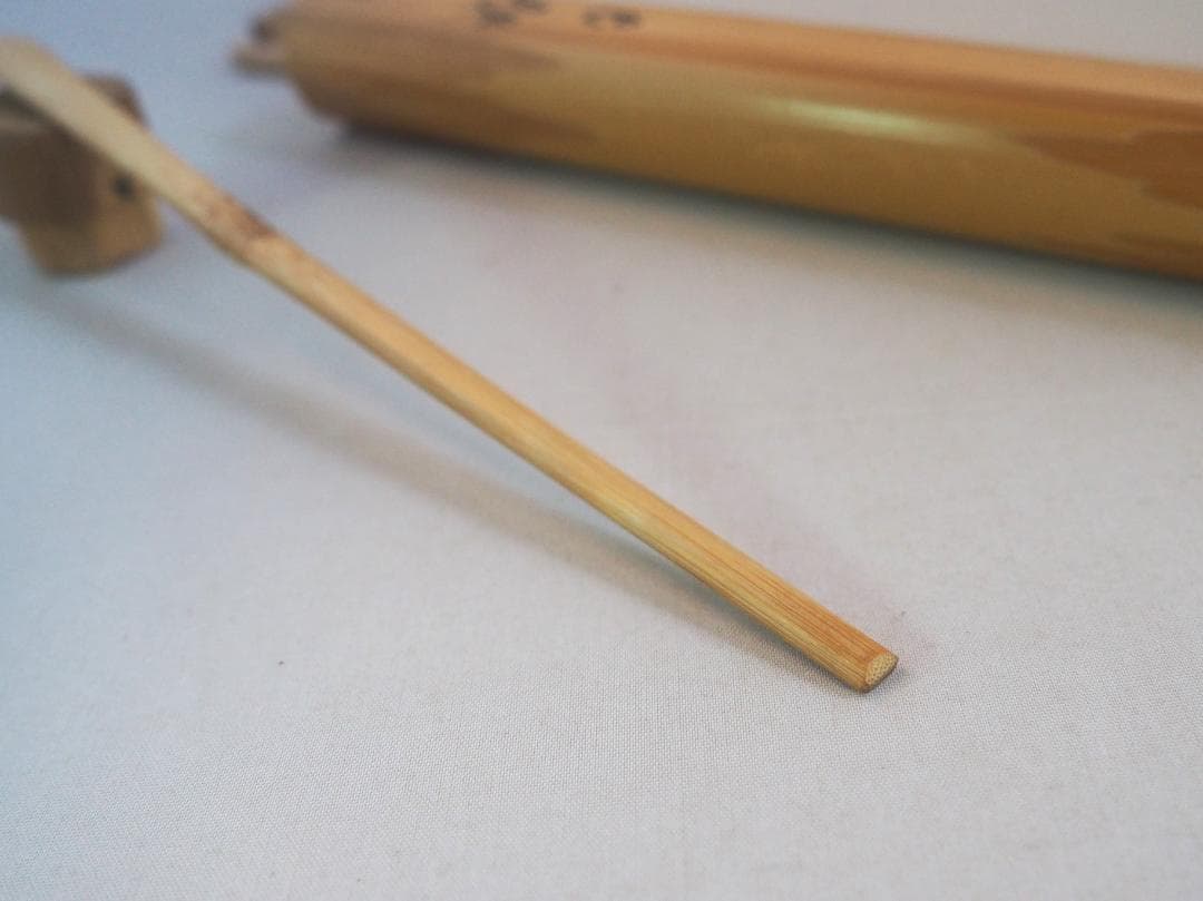 臨済宗大徳寺雲林院住職 藤田寛道造『シミ竹茶杓』銘：好日（共筒・共箱）