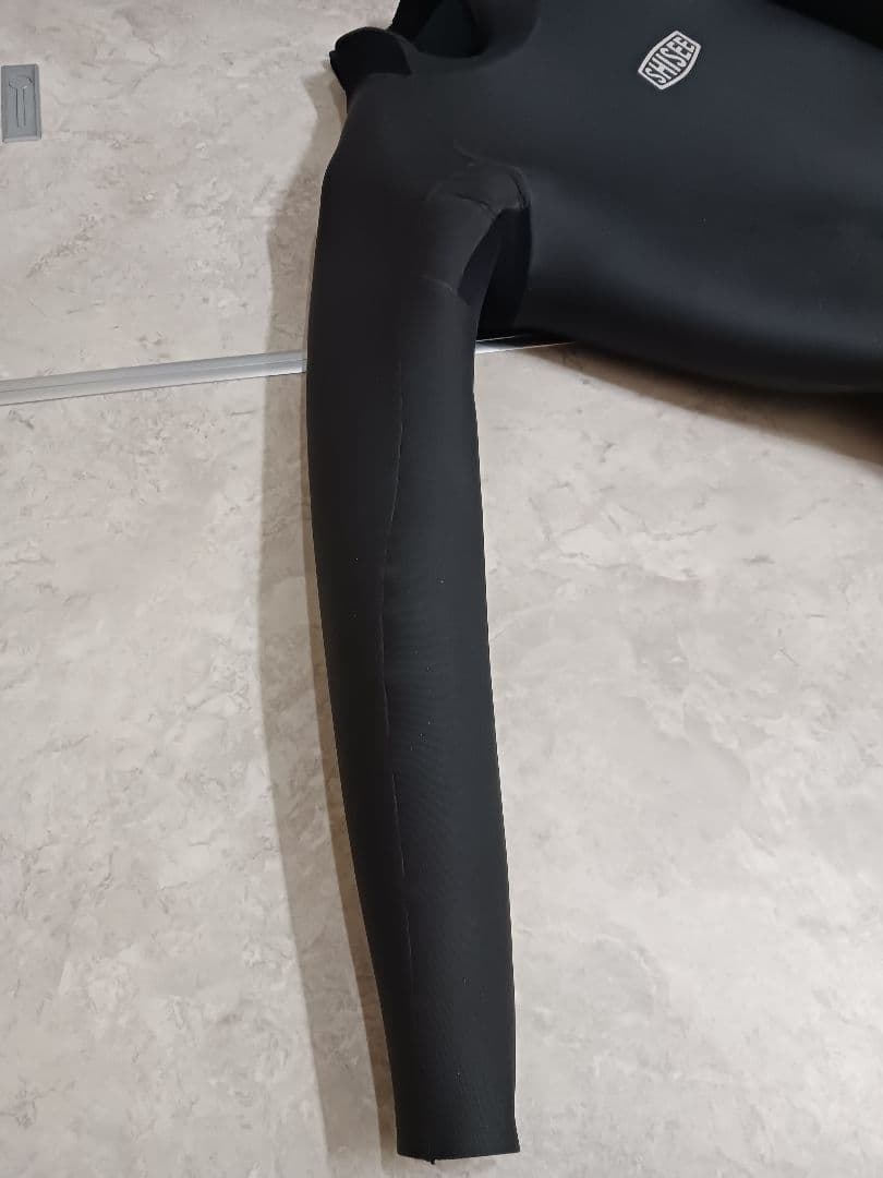 国産高品質　SHISEE セミドライ　ウェットスーツ