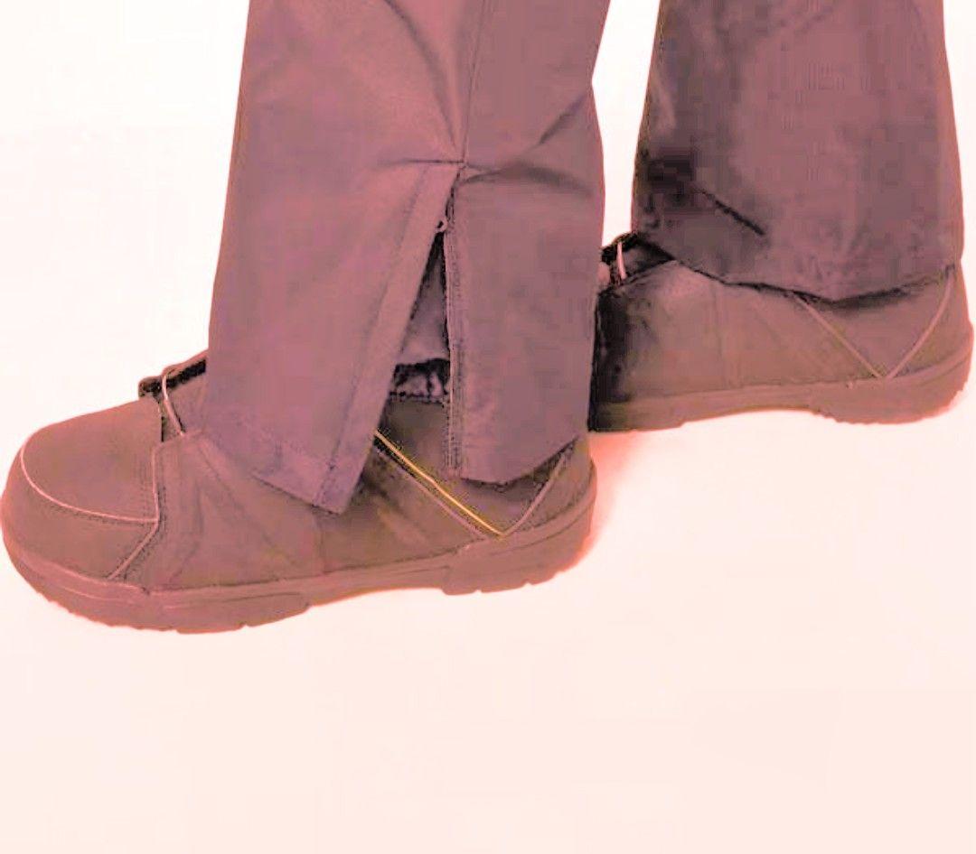 極美品オークリーOAKLEYスノーボードスキーパンツサイズM男女