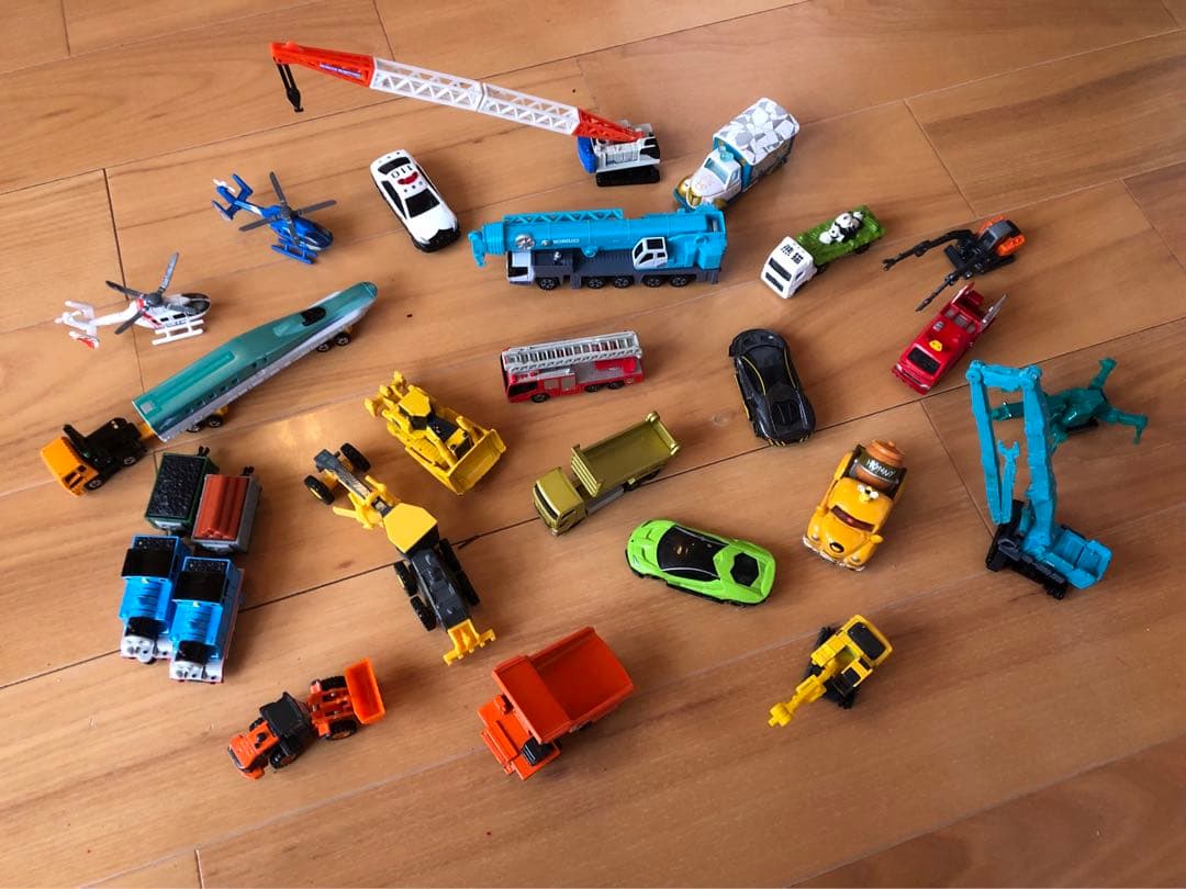 トミカたくさん