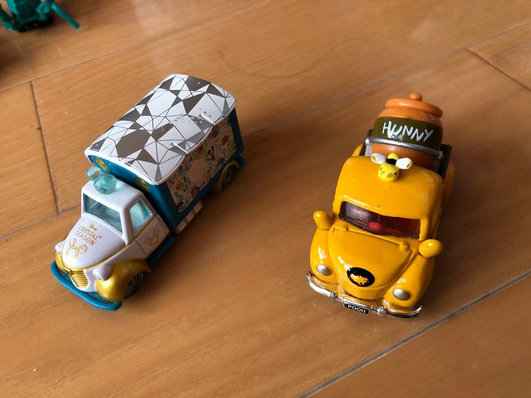 トミカたくさん