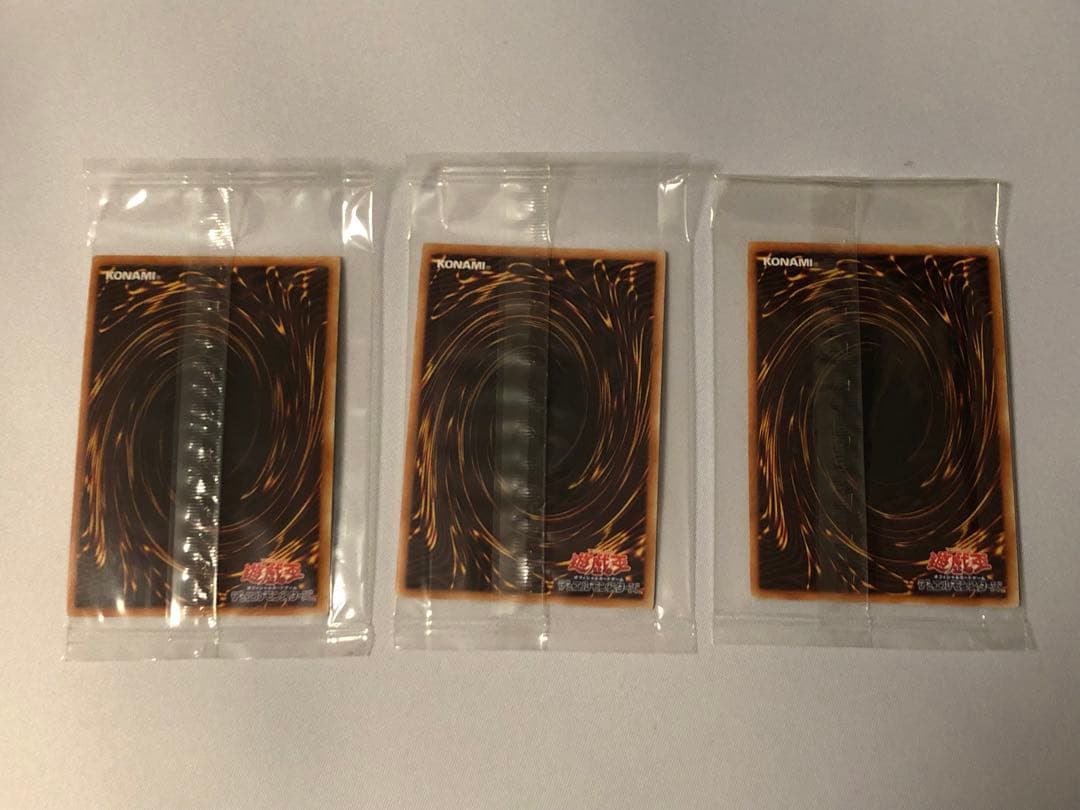 【新品未開封】青眼の白龍　真紅眼の黒龍　ブラック・マジシャン　ゴールドレア