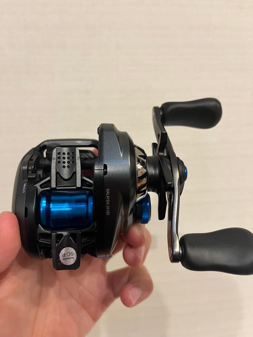 シマノ ベイトリール 24 SLX 黒/青