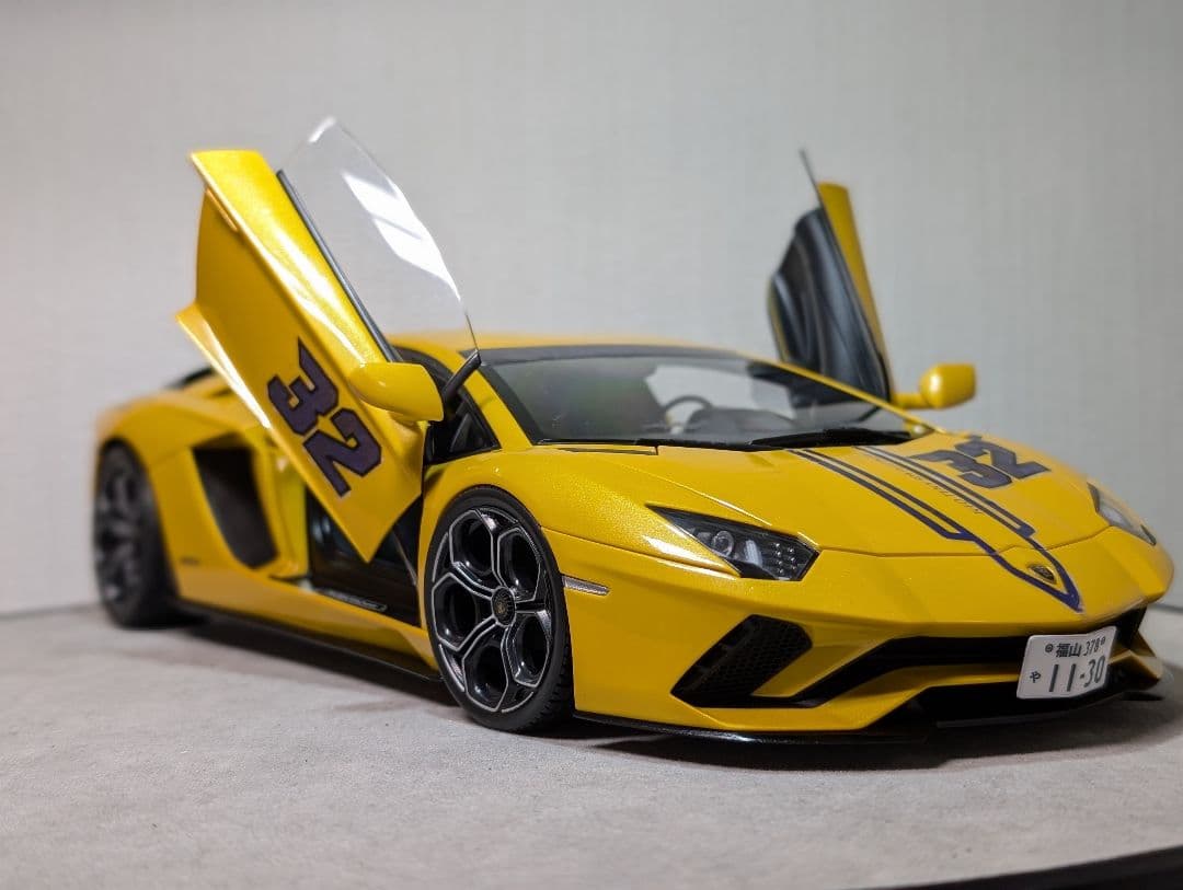 【カスタム】1/18 ランボルギーニ アヴェンタドール LP740-4 S