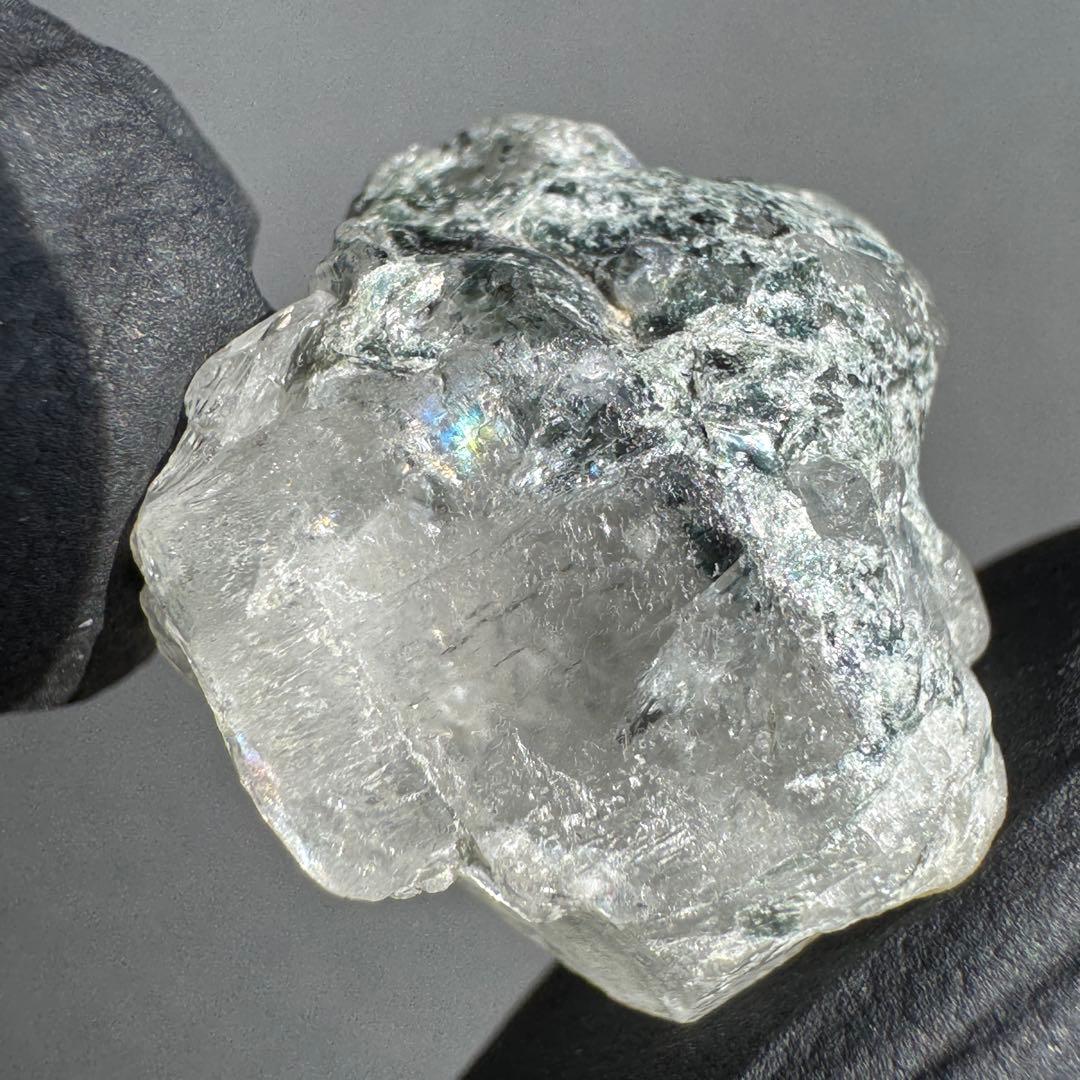 レインボー入り フェナカイト ロシア ウラル マリシェボ産 フェナサイト 鉱物