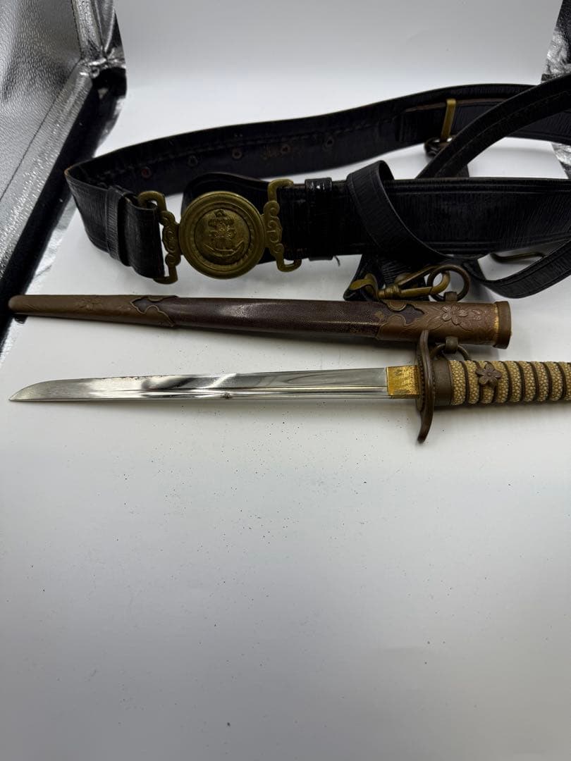 旧日本海軍　ベルトと短剣と肩章　大日本帝国海軍　当時物　海軍短剣模造刀