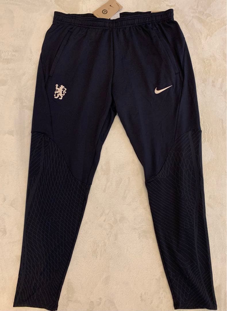 【激レア　新品未使用タグ付　完売品】チェルシー　ストライクパンツ　ニットパンツ