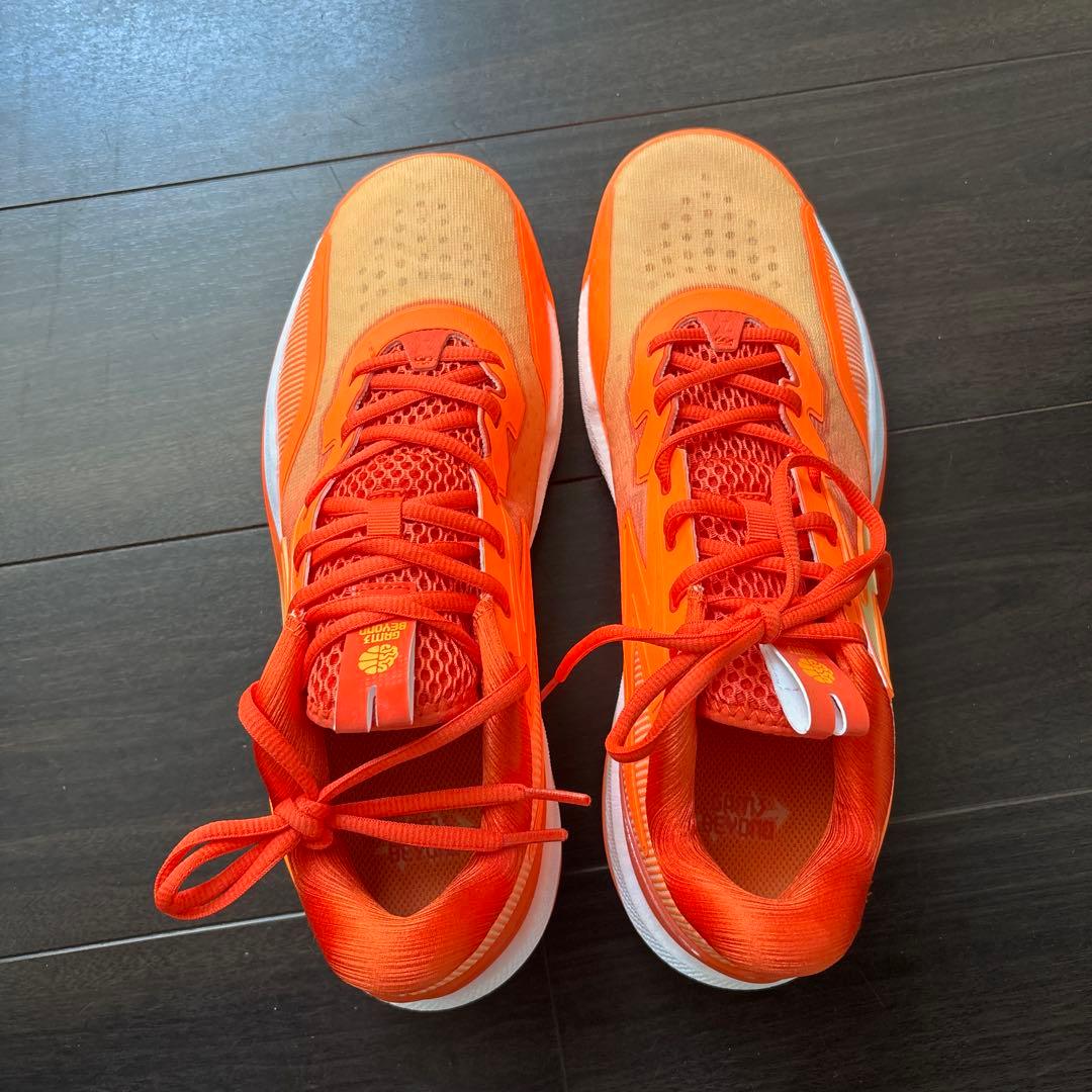 オレンジ バスケットボールシューズ