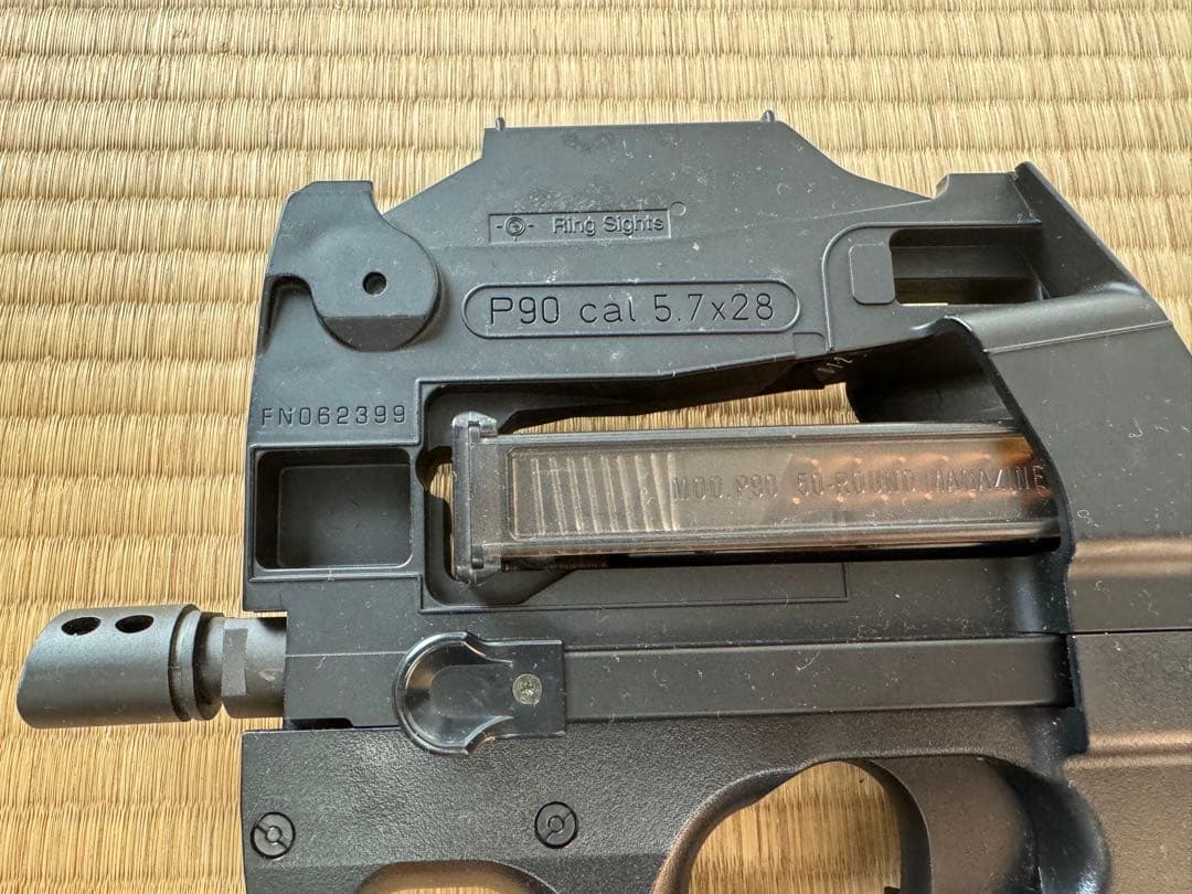 東京マルイ P-90 電動ガン　バッテリー2個付