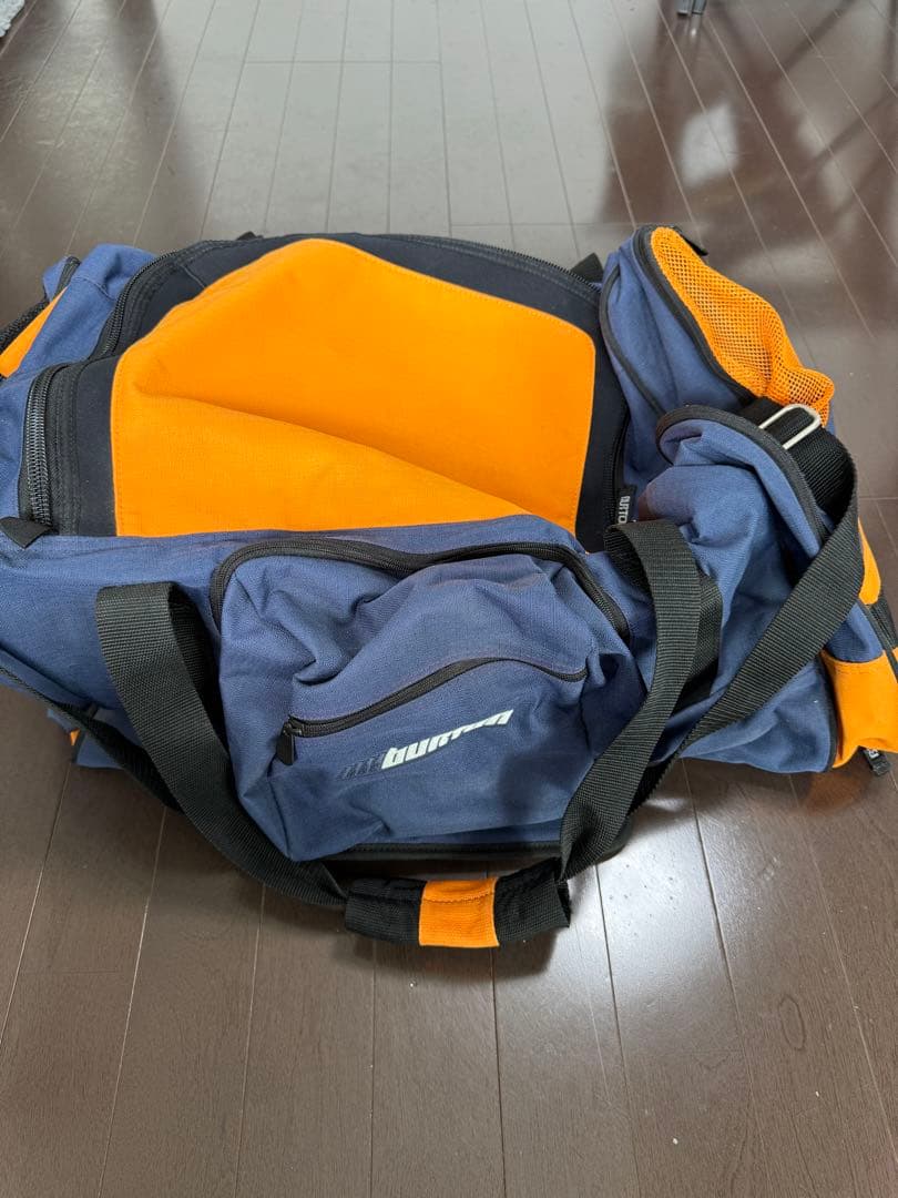 Burtonスノーボード大きめバッグ　防水　ブーツも入る　ほぼ未使用