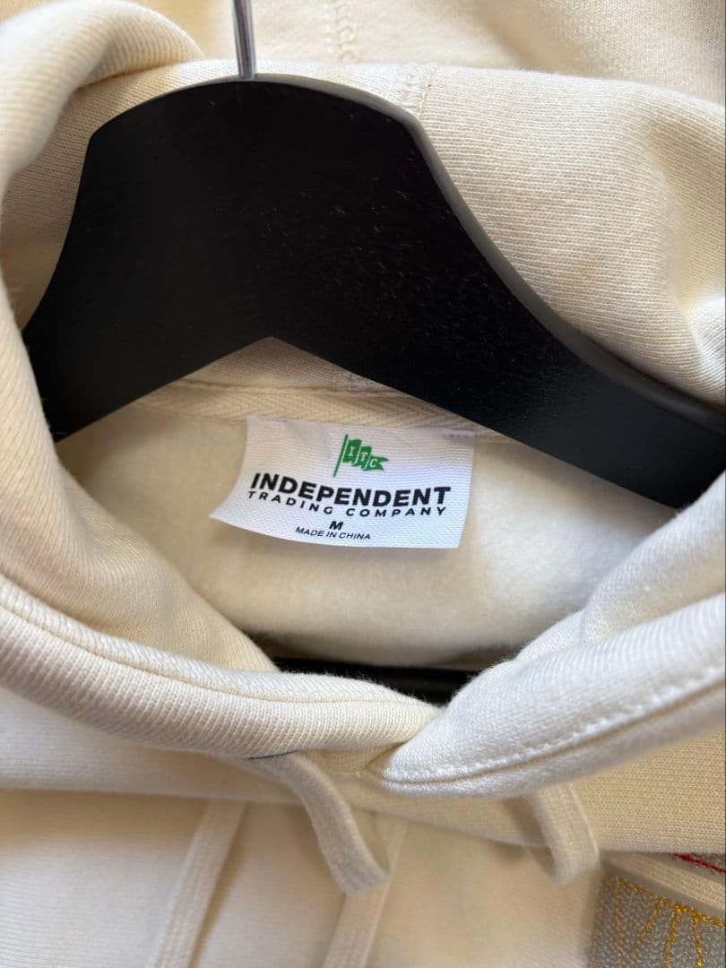 【ほぼ新品】vivision パーカー Mサイズ 試着のみ ヴィヴィジョン