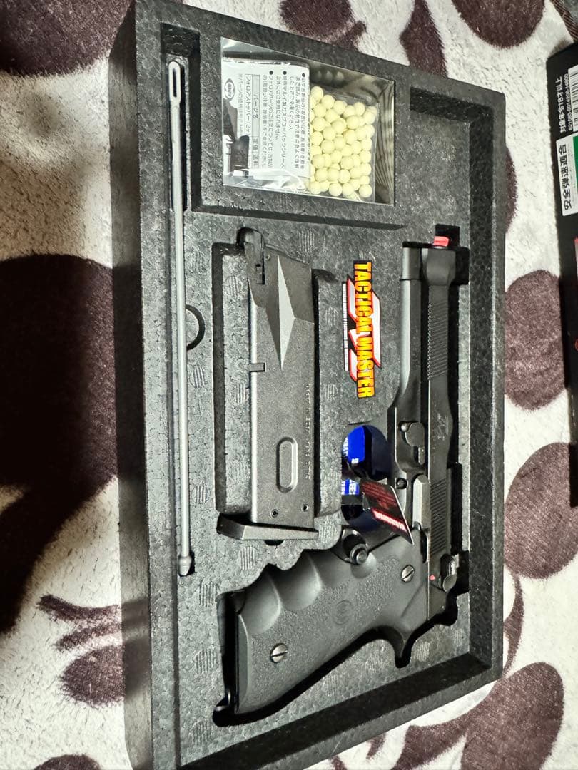 し*う様 タクティカルマスター ガスガン 3マガジン付き BB弾、ガス、混み最終