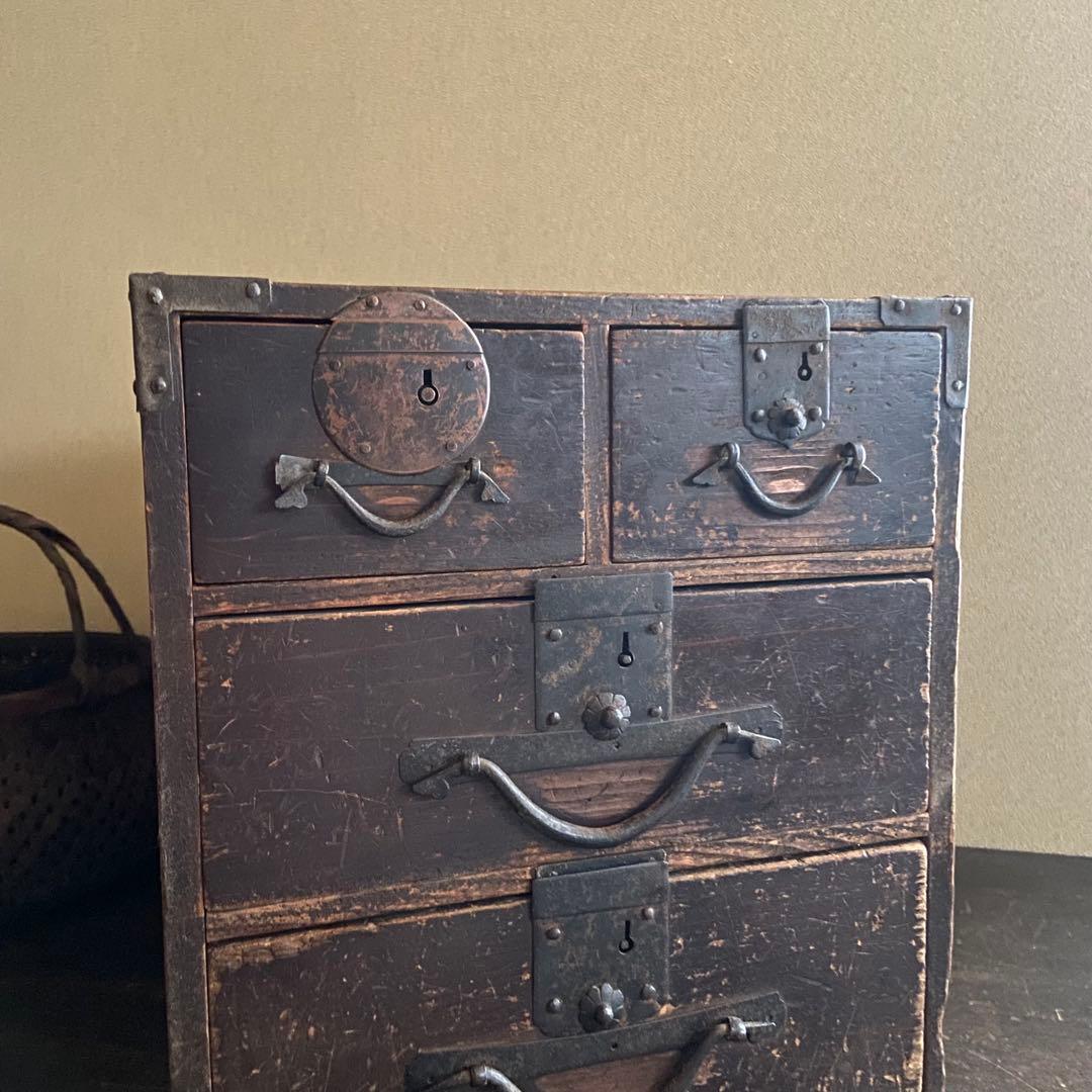 古い小引き出し　年代物　時代家具　　3段　鍵付き