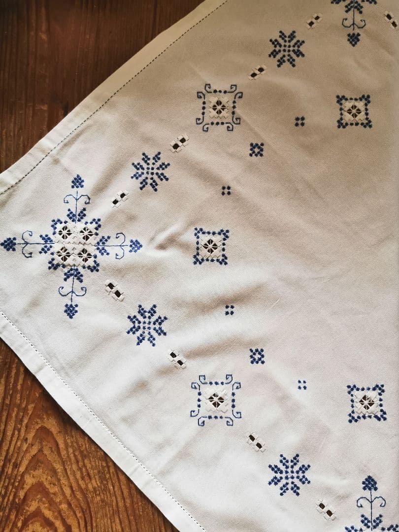 アンティーク 北欧ハーダンガーレース刺繍 大判クロス ブルーワーク✵ 雪の結晶