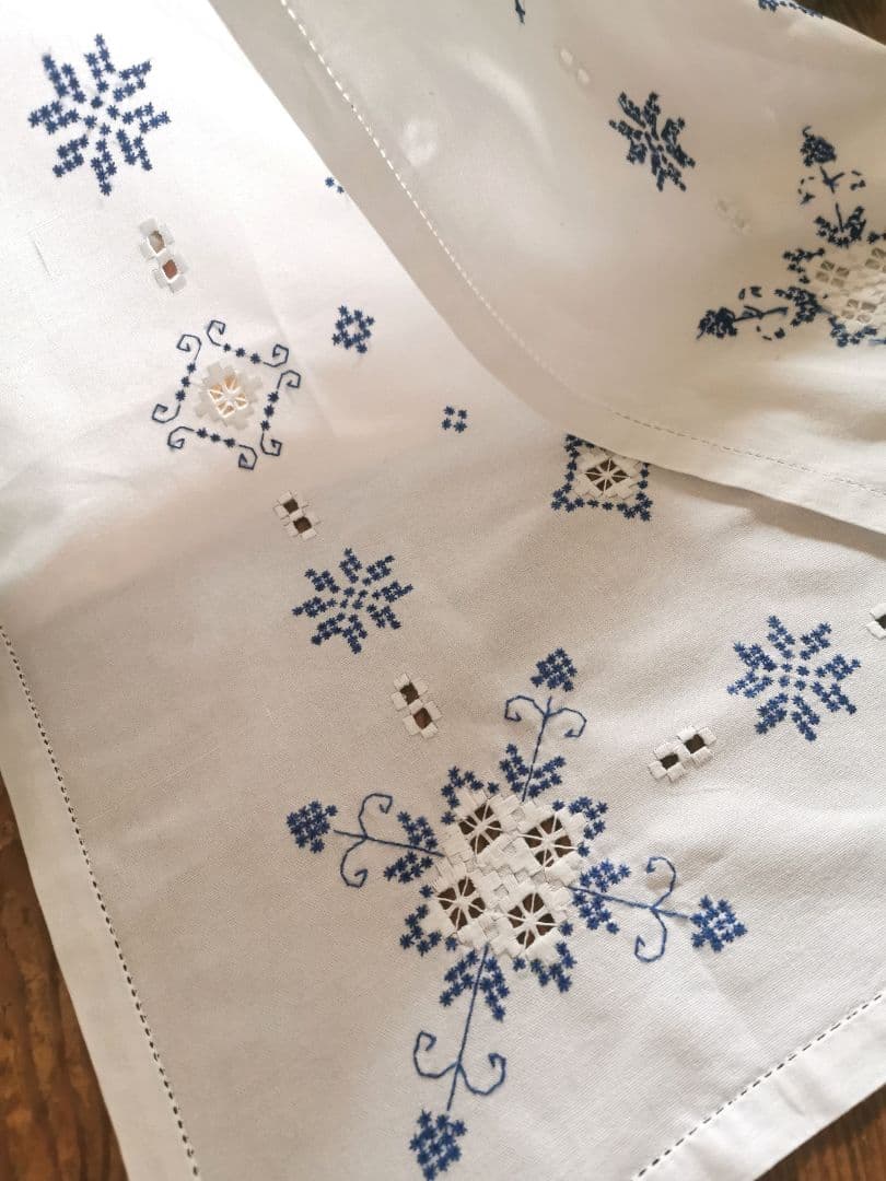 アンティーク 北欧ハーダンガーレース刺繍 大判クロス ブルーワーク✵ 雪の結晶