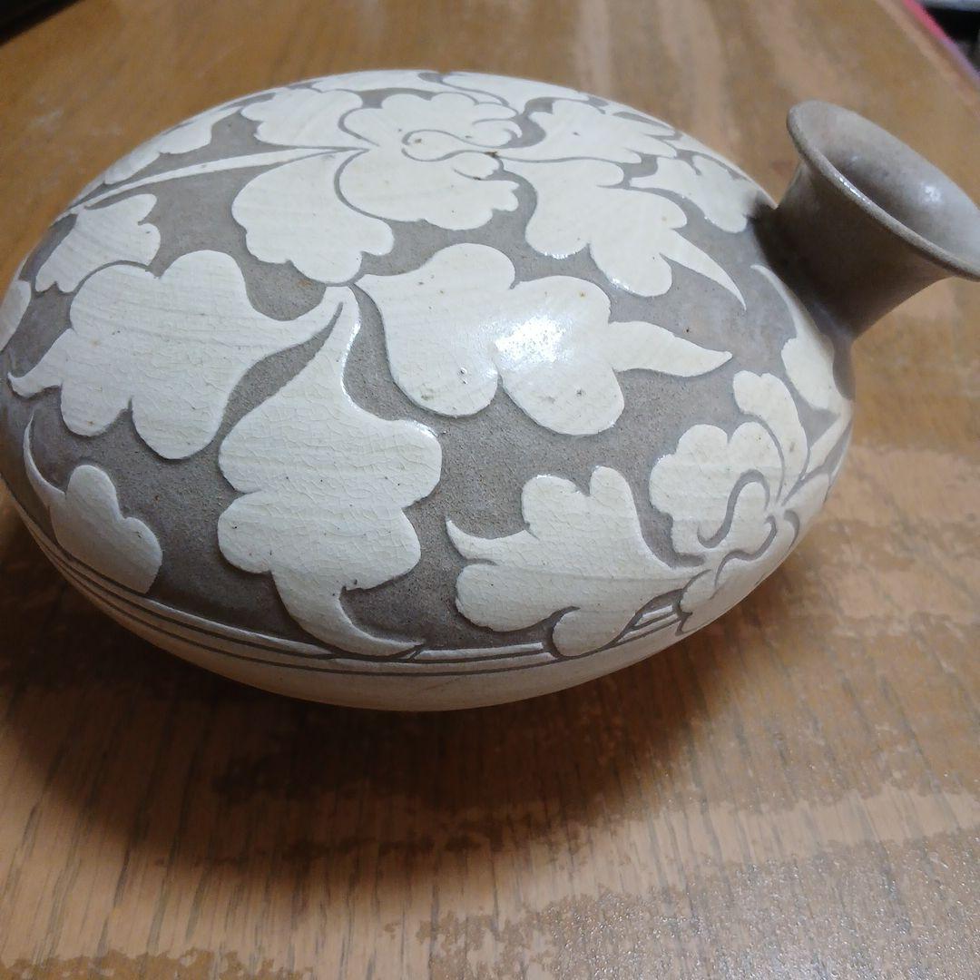 珍品　磁州窯？花模様の陶器製装飾品　一輪挿し
