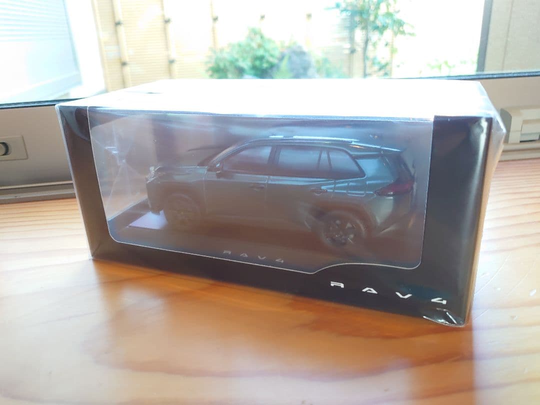 新型RAV4　ADVENTURE　エバーレスト　カラーサンプル