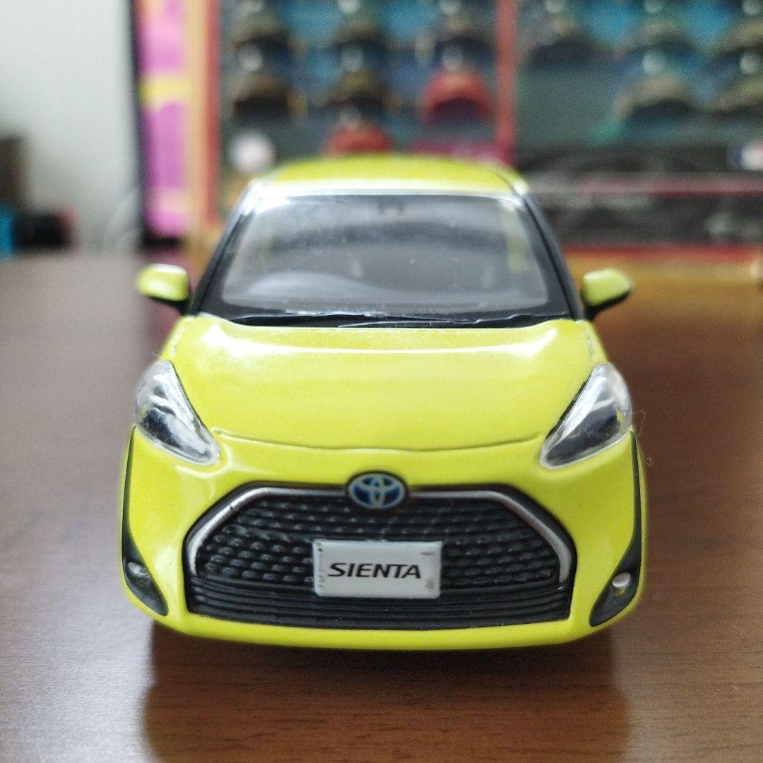 非売品トヨタ Sienta ハイブリッドミニカー イエロー